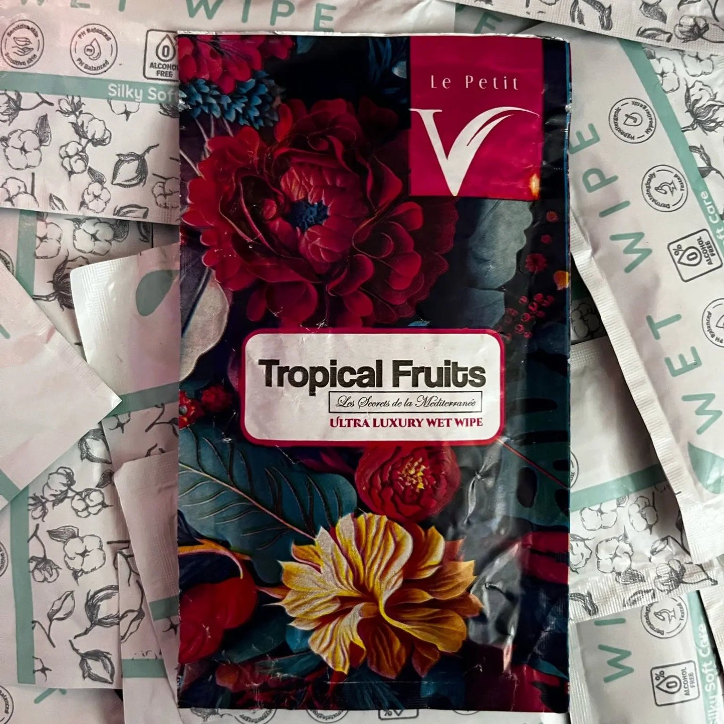 custom branded single use wet wipes for restaurants and hotels